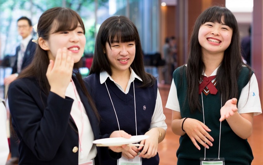 第4期生スピーチ＆記念品授与